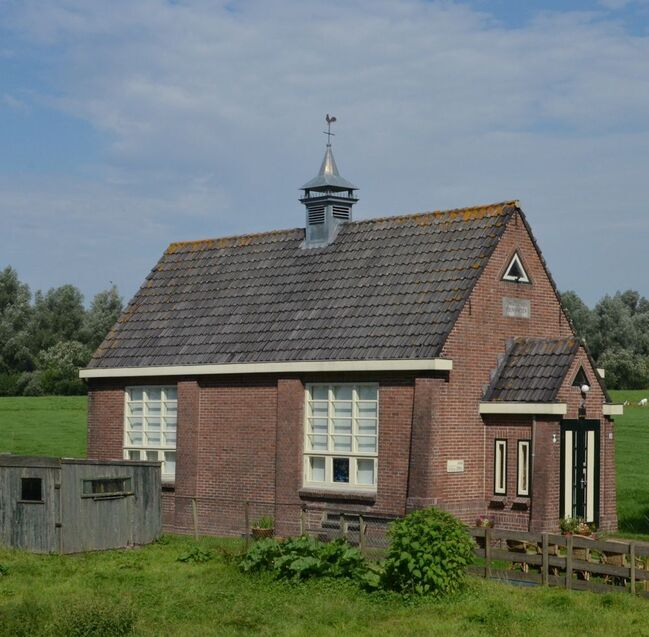 Het schooltje schuin van voren
<br/>
Richard Keijzer, 2015-08-22